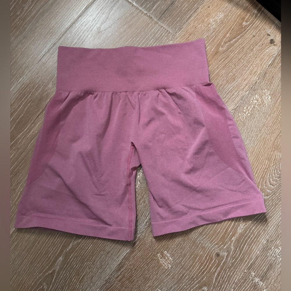 NVGTN shorts with contour